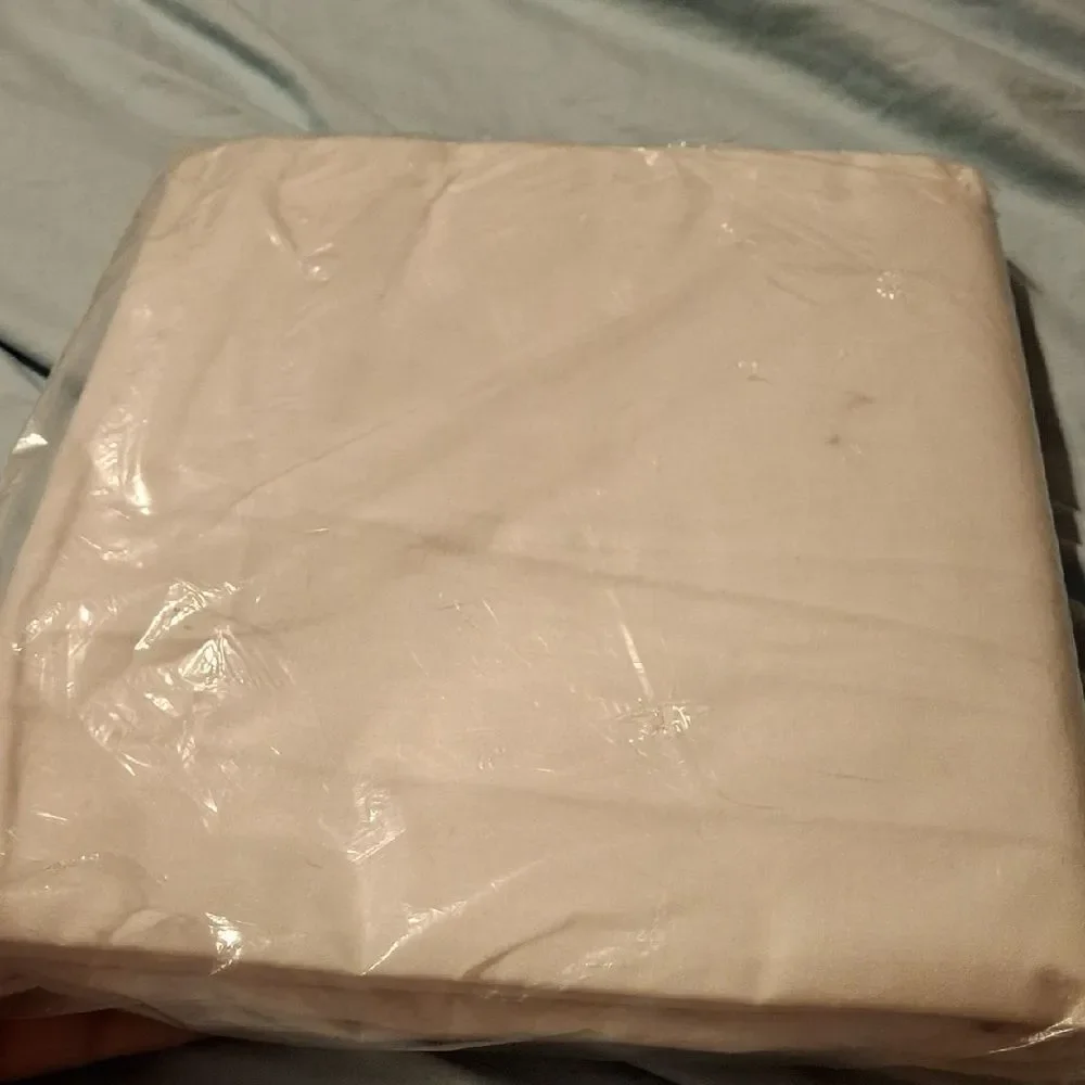 White Twin Fitted Sheet No Iron Percale